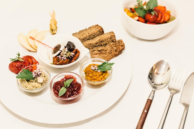 Gotowe dania na stole